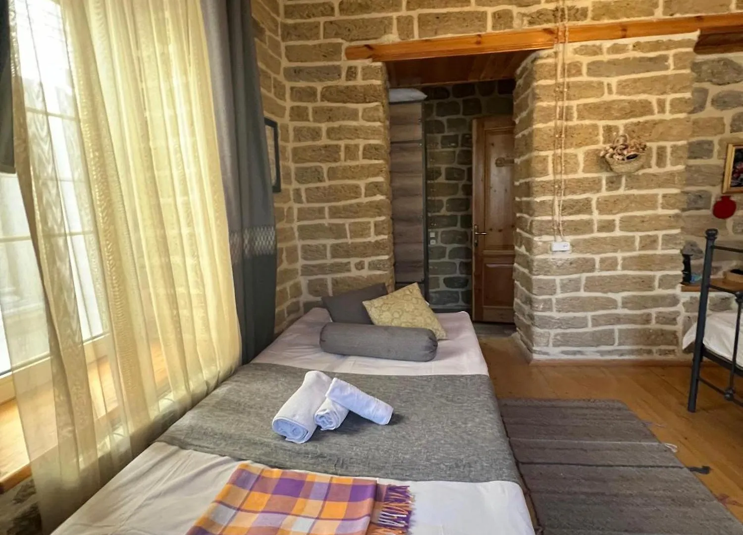 Old Rooms Hotel Nz Bakoe