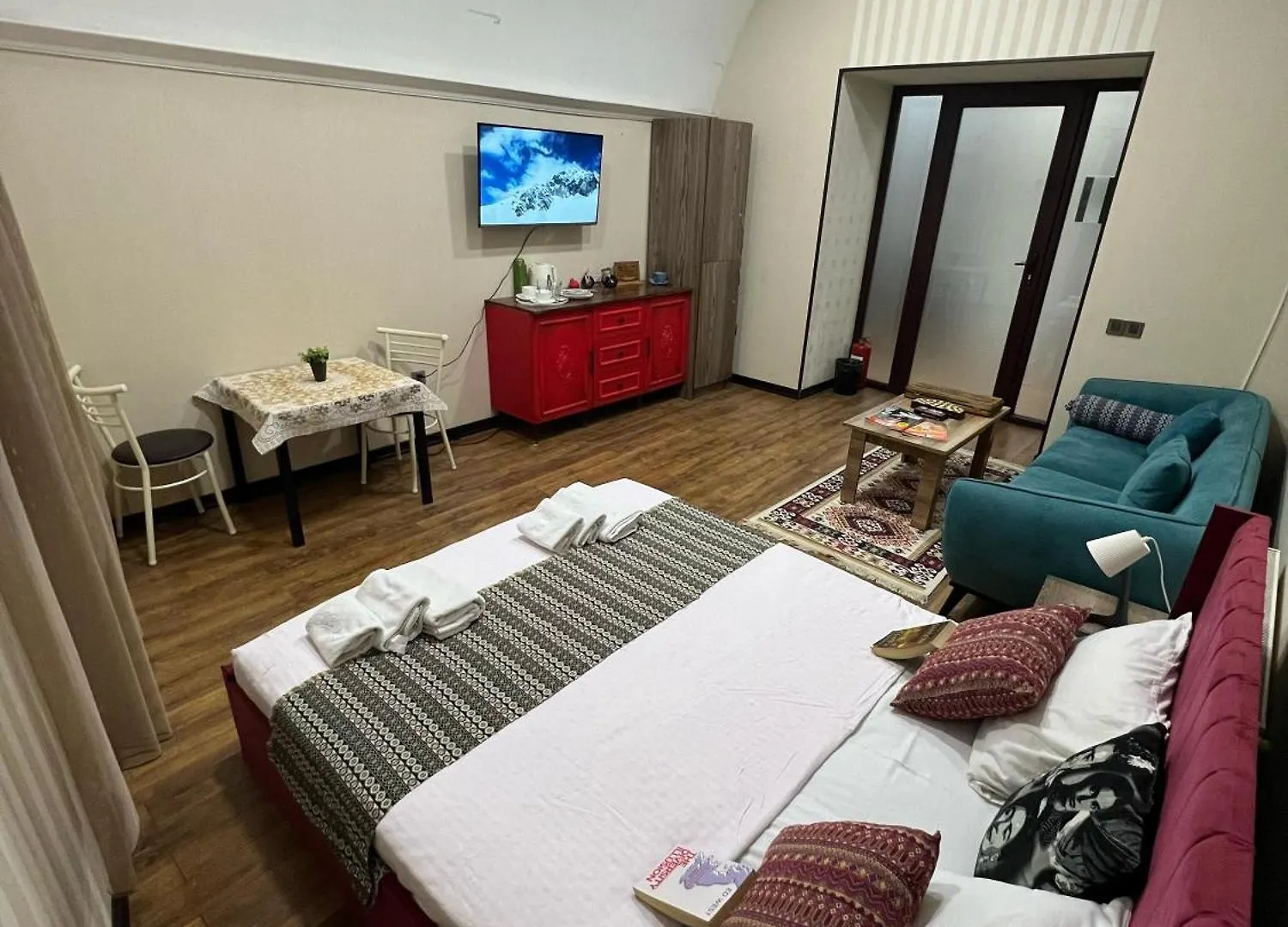 Old Rooms Hotel Nz Baky