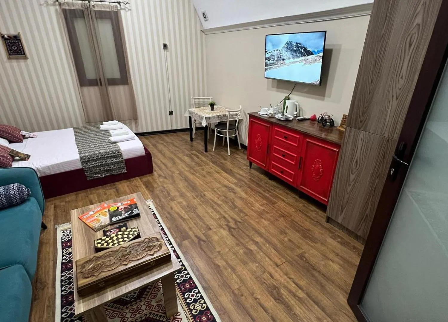 Old Rooms Hotel Nz Baky